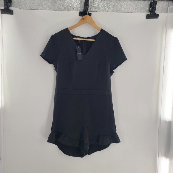 Bebe Shorts Romper Womens Size 12 One piece Short Sleeve V-Neck Ruffle Black NWT - Picture 3 of 9